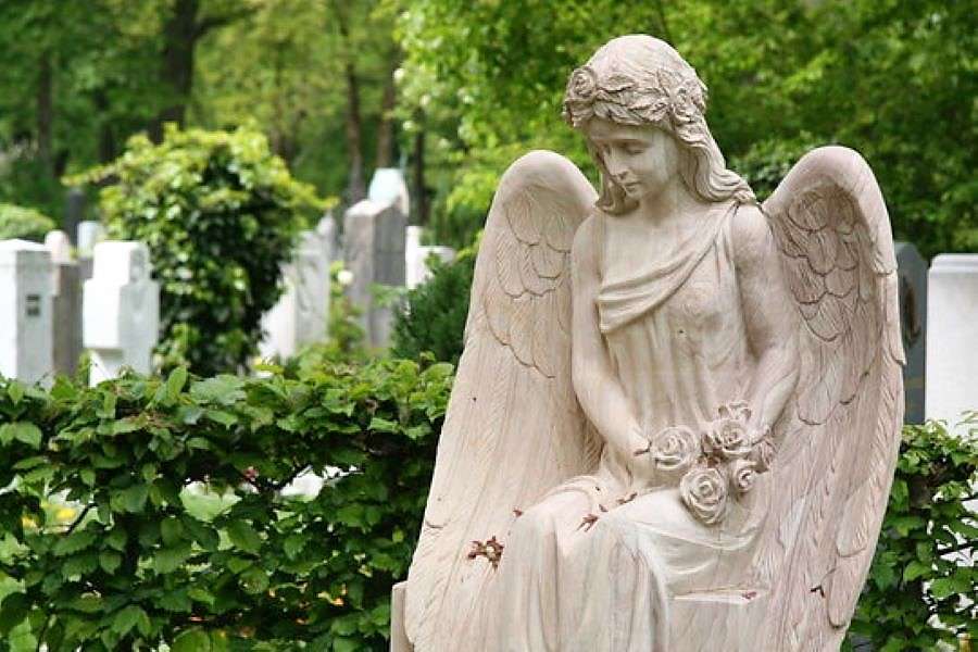 Angel statua na cmentarzu puzzle online