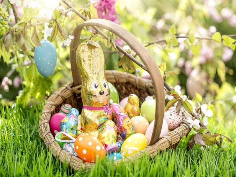 Húsvéti húsvéti kosarak a kertben kirakós