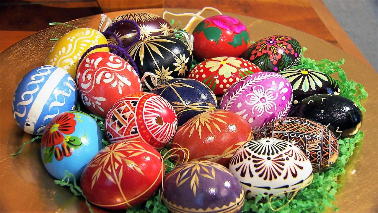 Wielkanocne dekoracyjne malowane pisanki puzzle online