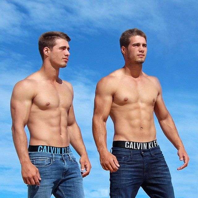 Tvillingar i jeans pussel