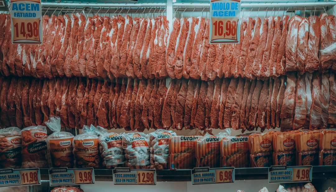 Surowe mięso w plastikowych opakowaniach puzzle online