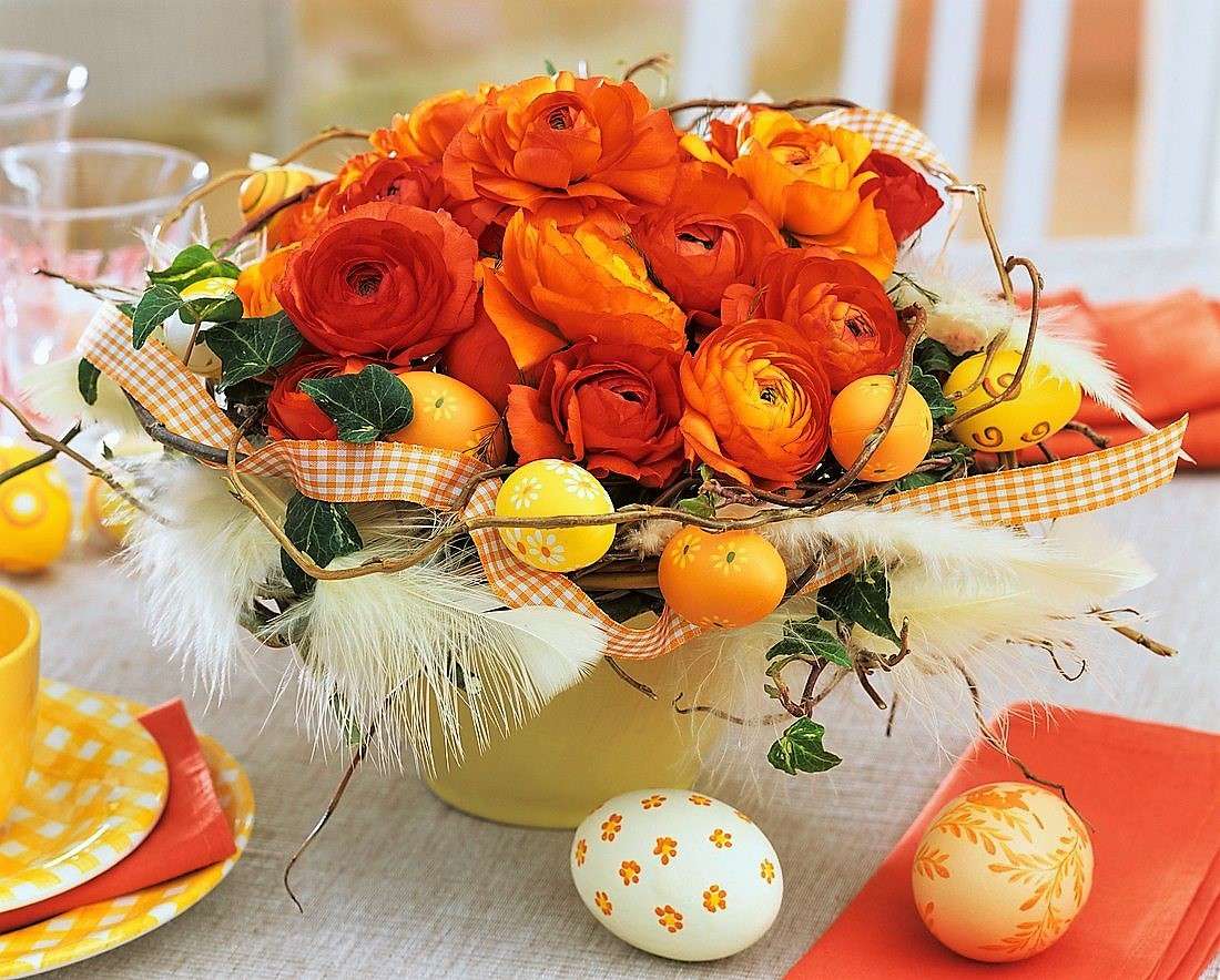 Wielkanocny dekoracyjny kwiecisty układ z Wielkanocnymi jajkami puzzle online