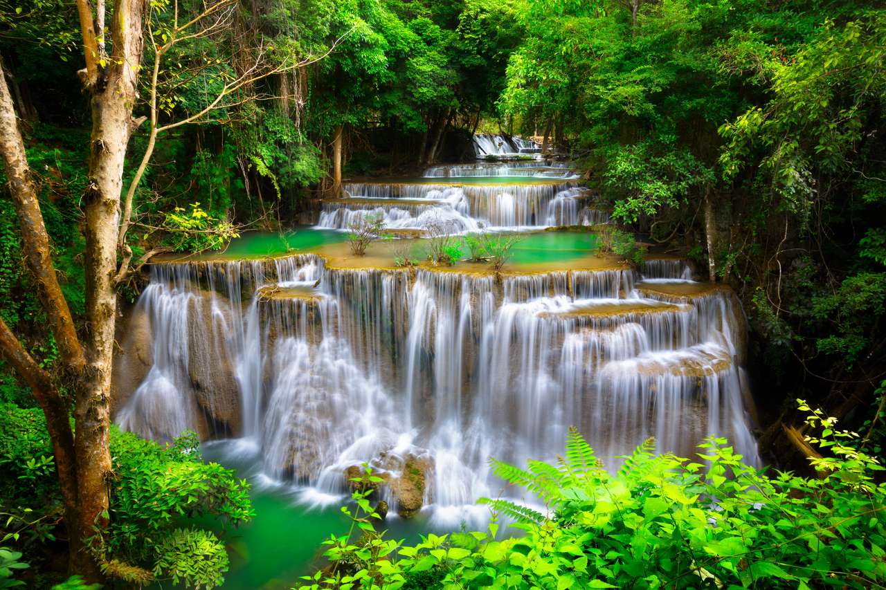 Wodospad w Tajlandii puzzle online