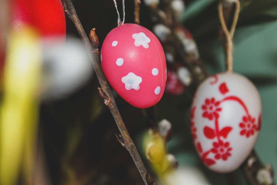 czerwony i biały ornament jaj polka dot puzzle online