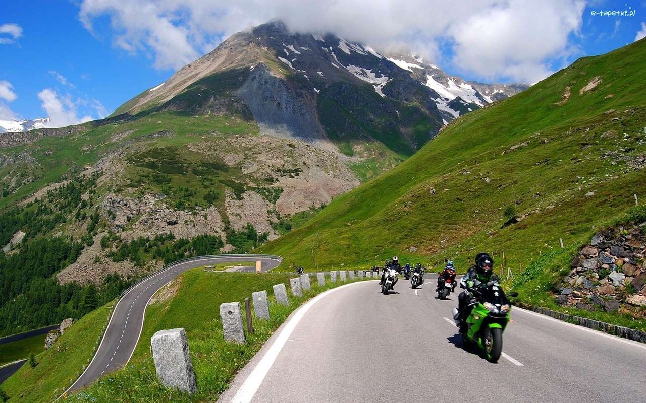 motocyklami w górach puzzle online