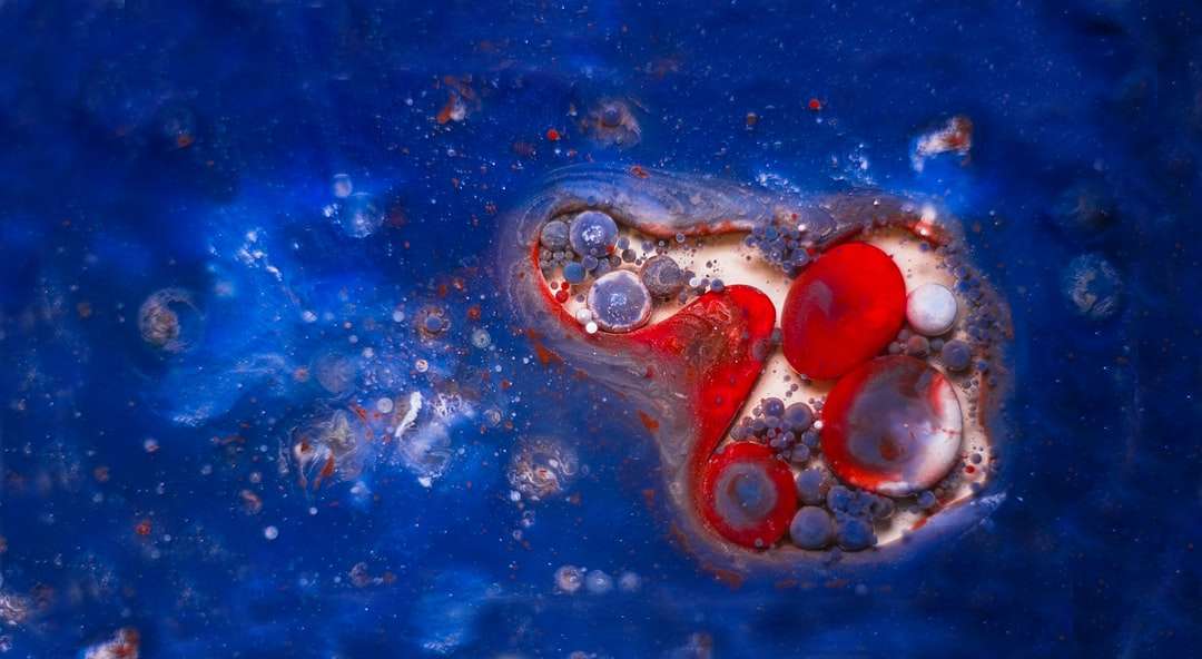 Czerwone i niebieskie kropelki wody puzzle online