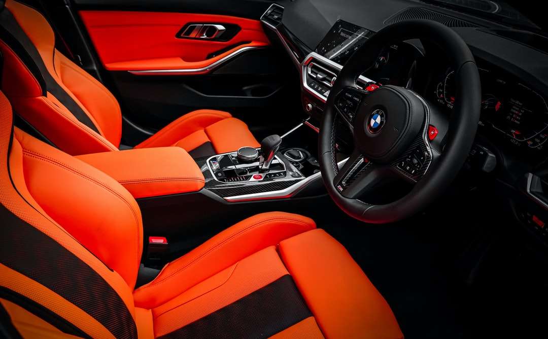 Czerwony i czarny wnętrze samochodu BMW puzzle online