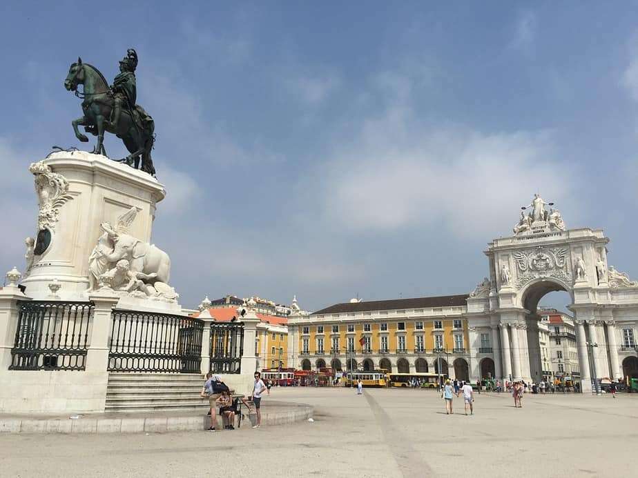 plac z pałacem w Lizbonie puzzle online
