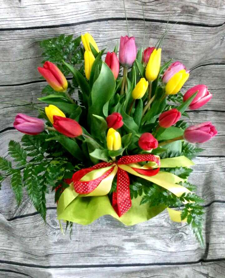 bukiet kolorowych tulipanów puzzle online