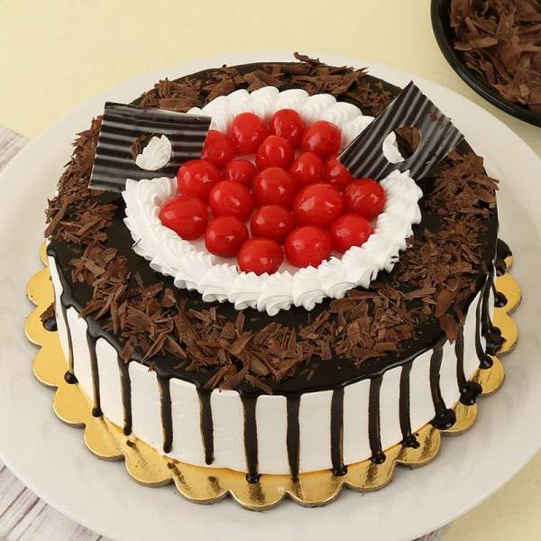 tort czekoladowy z truskawkami puzzle online