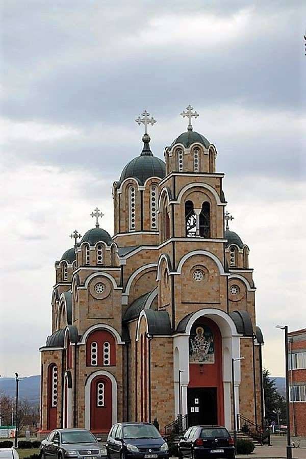 Kragojevac Šumadija Kościół w Serbii puzzle online