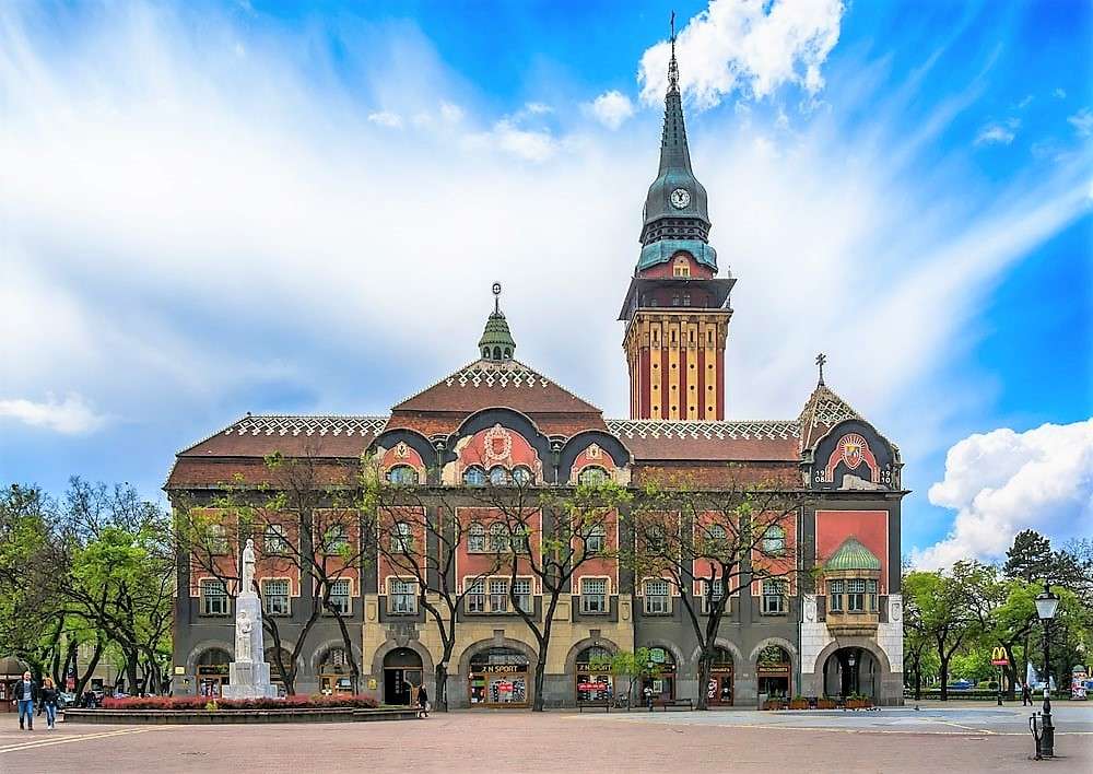 Miasto Subotica w Ratuszu Serbii puzzle online