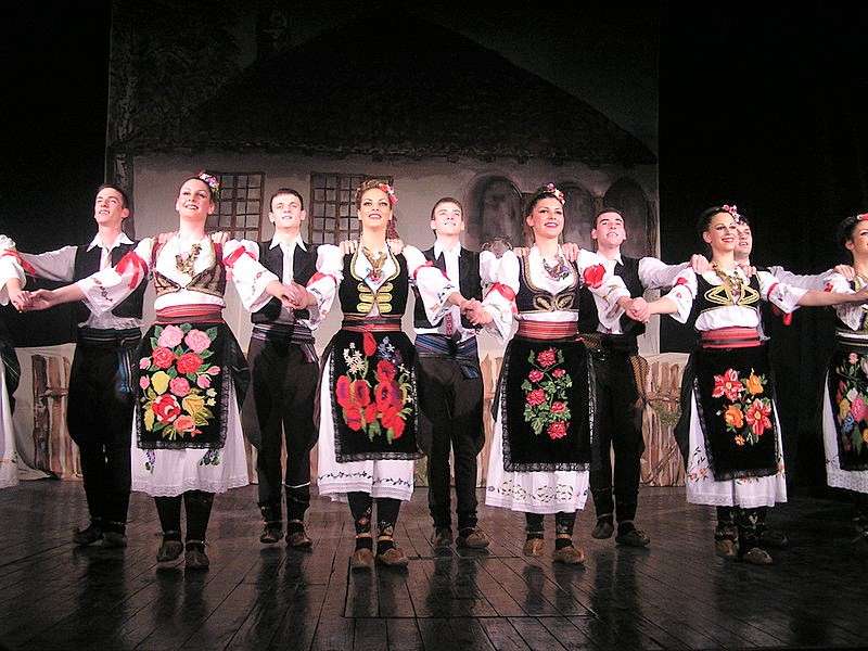 Grupa tańca ludowa w Serbii puzzle online