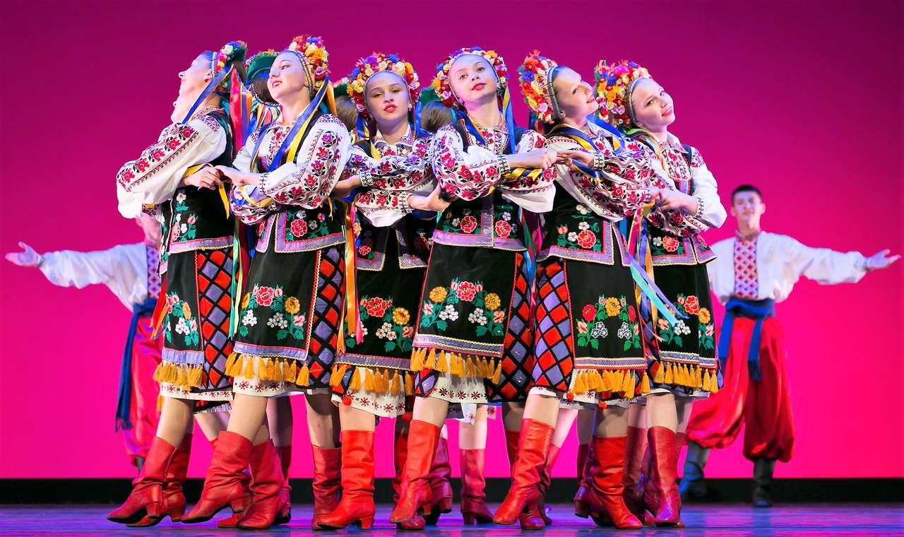 Grupa tańca ludowa w Serbii puzzle online