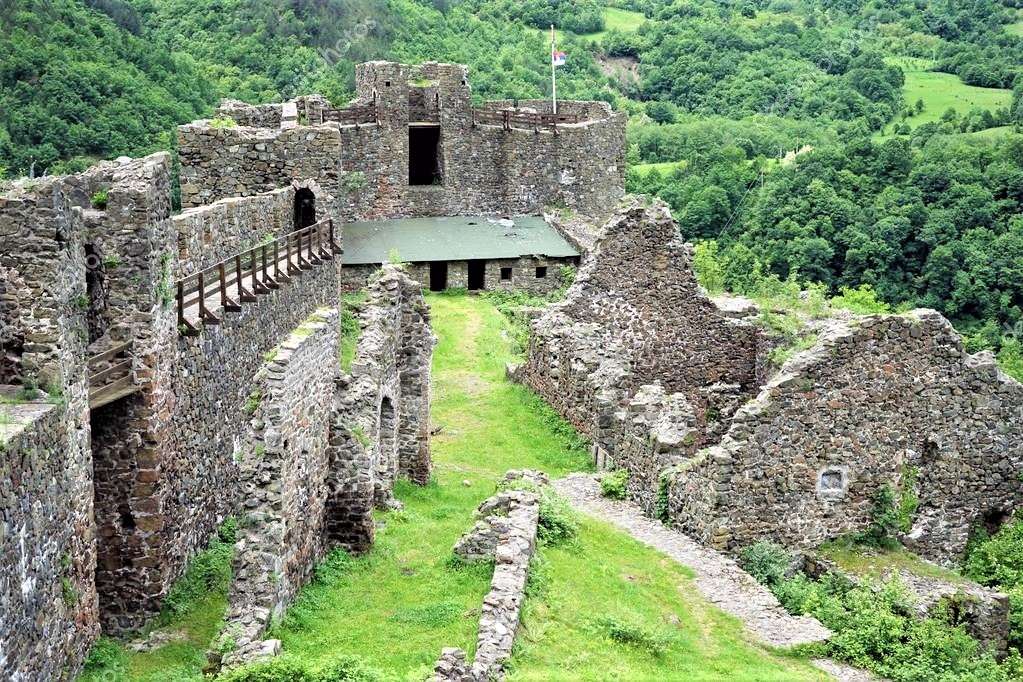 Historyczny fort w Serbii puzzle online