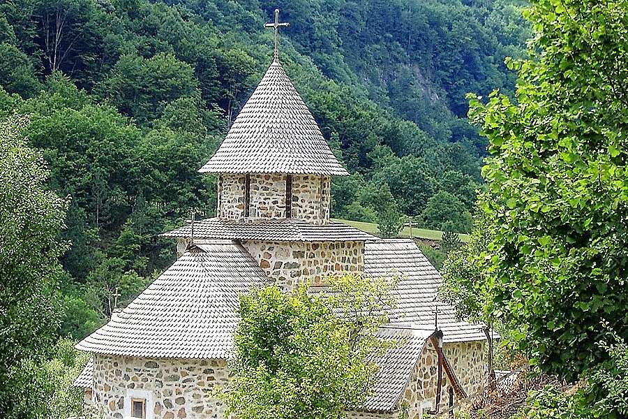 Kościół Zlatiborowy w Serbii puzzle online