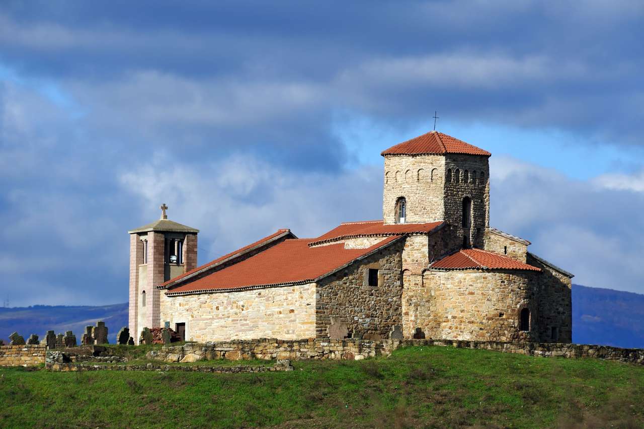 Najstarszy kościół Petrovy w Serbii puzzle online