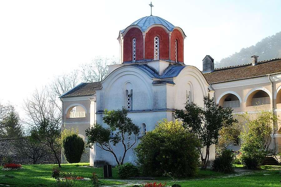 Klasztor w dolinie królów w Serbii puzzle online