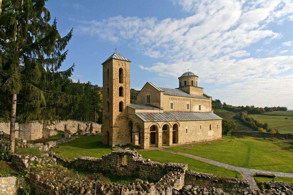 Monasterio Sopocani en Serbia rompecabezas