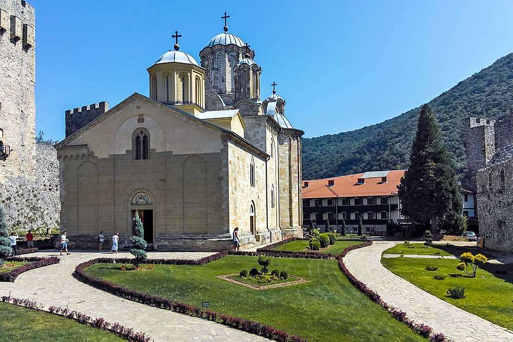 Klasztor Manasija w Serbii puzzle online