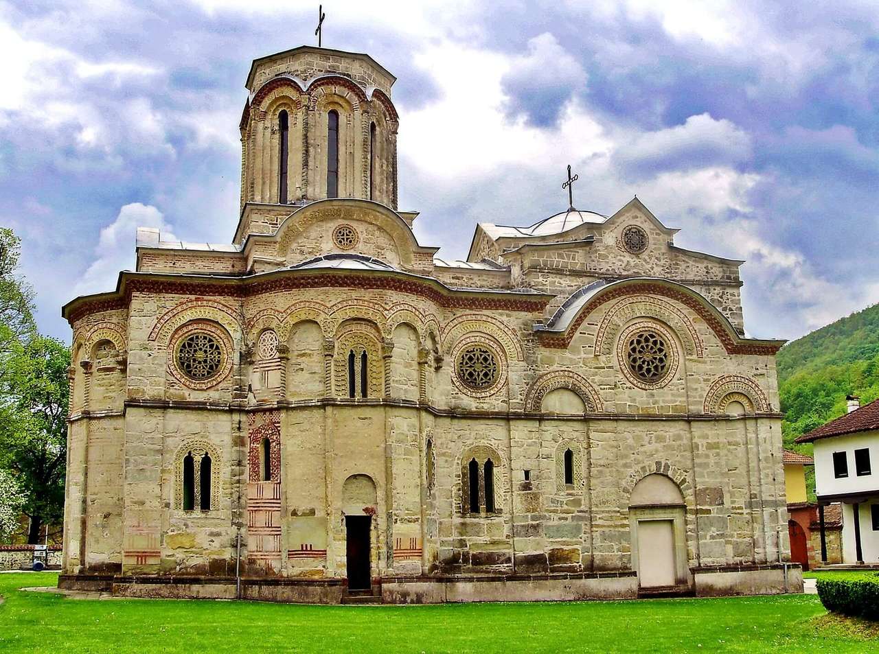 Klasztor Ljubostinja w Serbii puzzle online