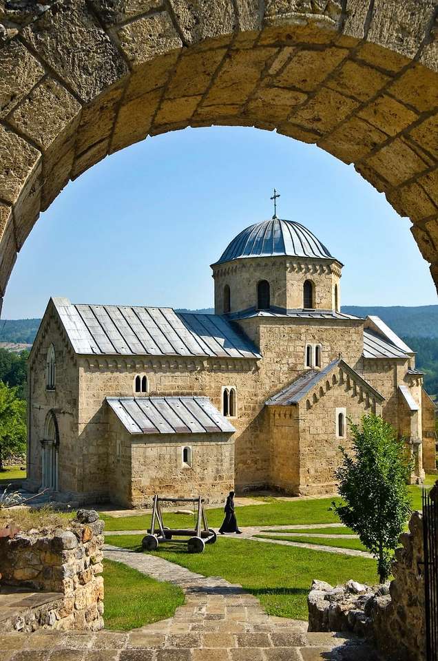 Klasztor Gradac w Serbii puzzle online