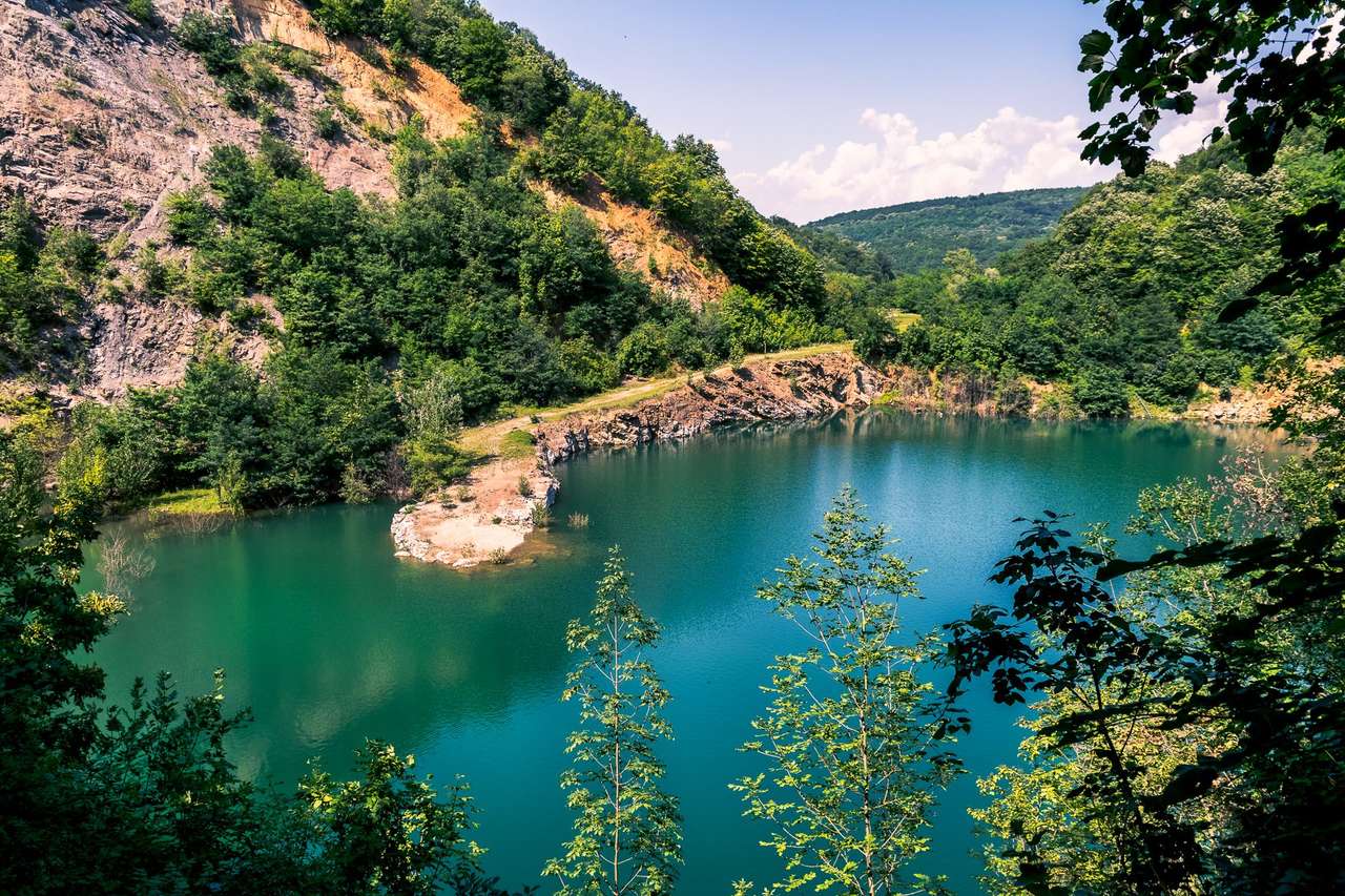Ledinacko Jezero w Serbii puzzle online