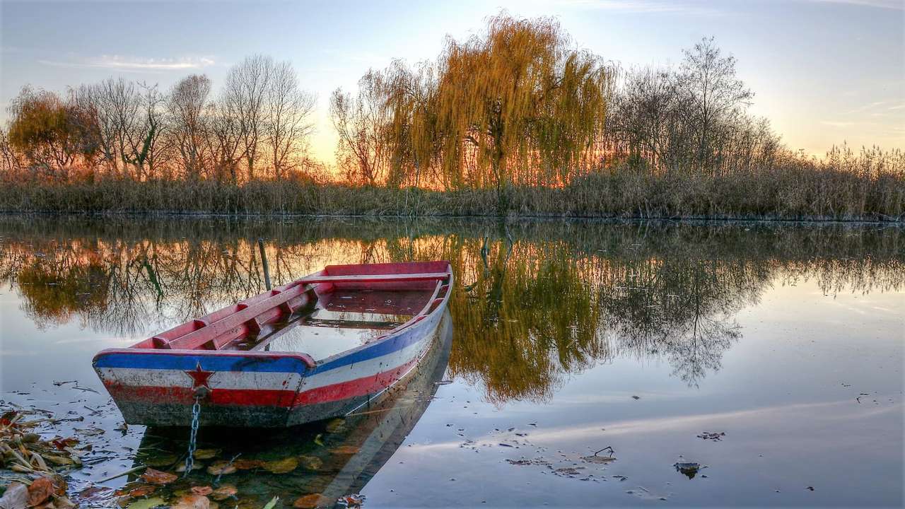 Bezdan łódź w rzece w Serbii puzzle online