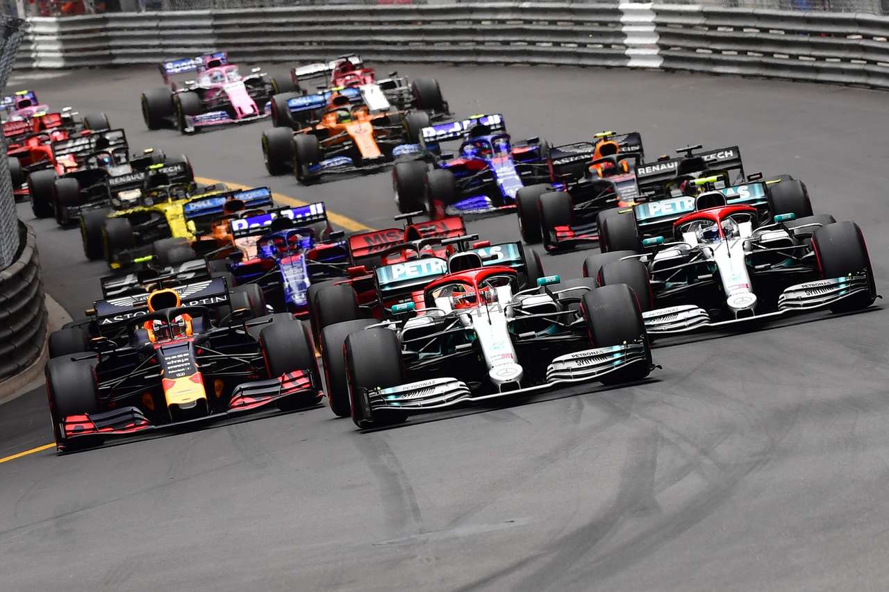 Wyścigi samochodowe Formuły 1 puzzle online