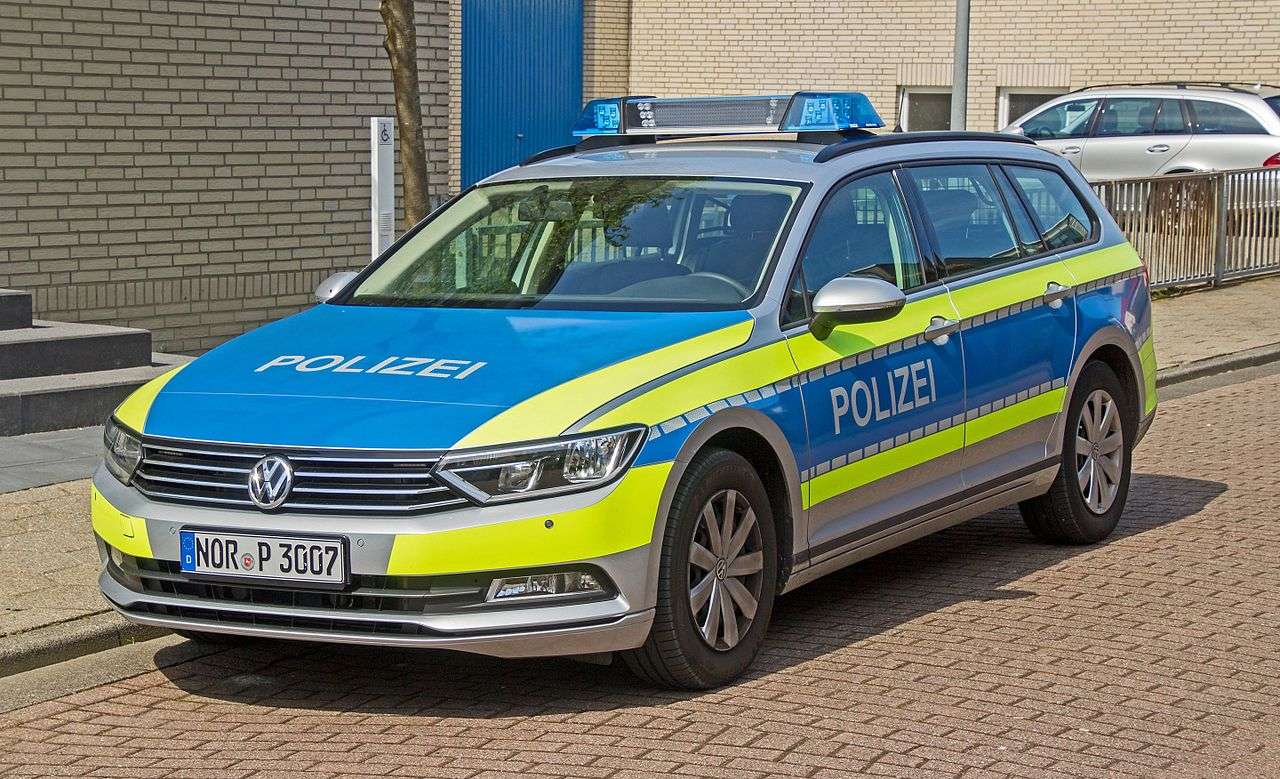 Policja Dolna Saksonia. puzzle online