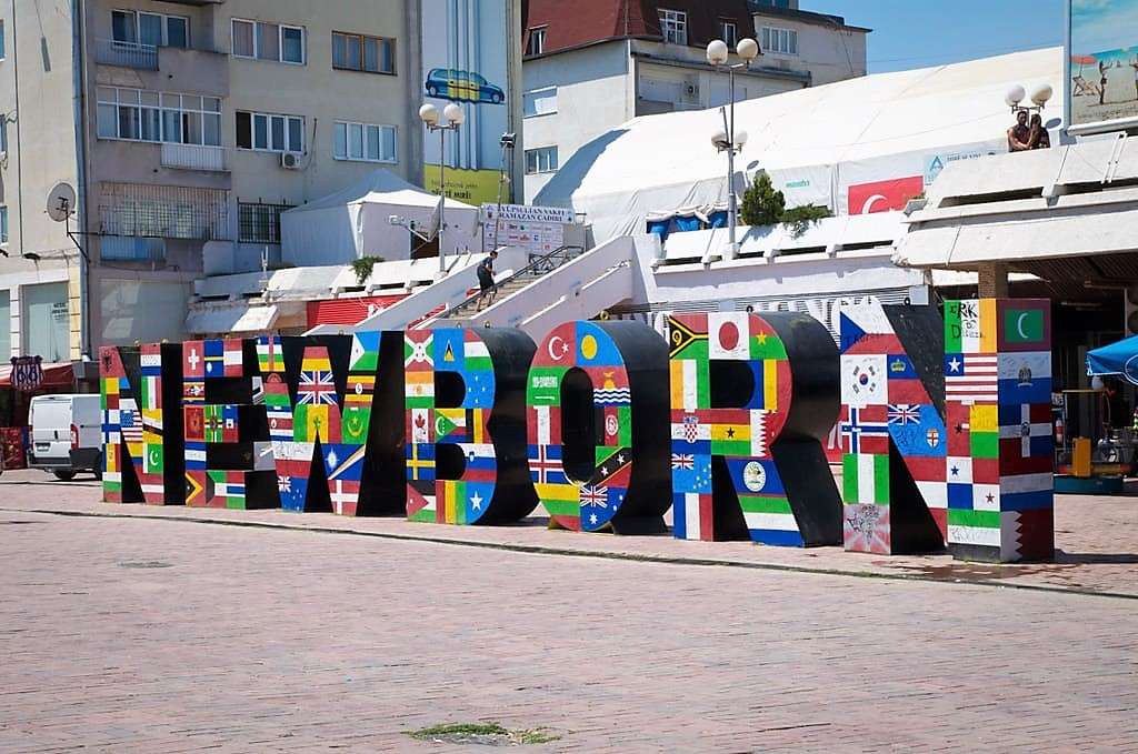 Pristina "Noworodka" w Kosowie puzzle online