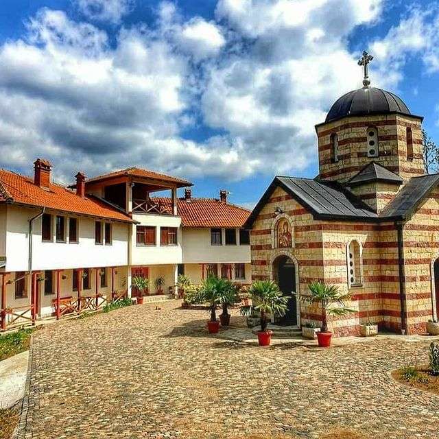 Zakład klasztorny w Kosowie puzzle online