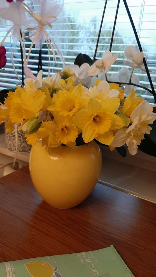Wiosenne kwiaty -  żonkile puzzle online