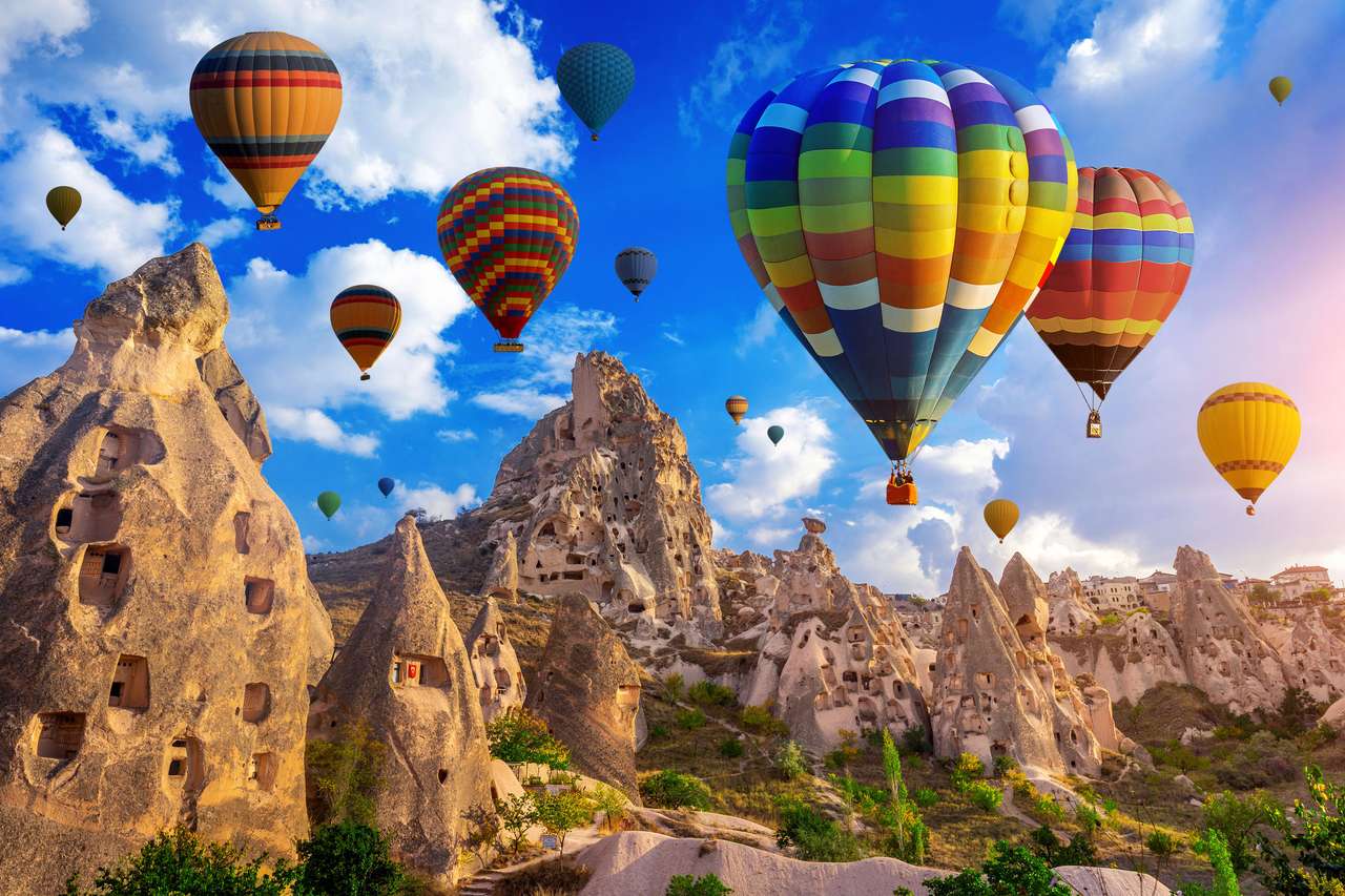 Balony nad kamiennym miastem puzzle online