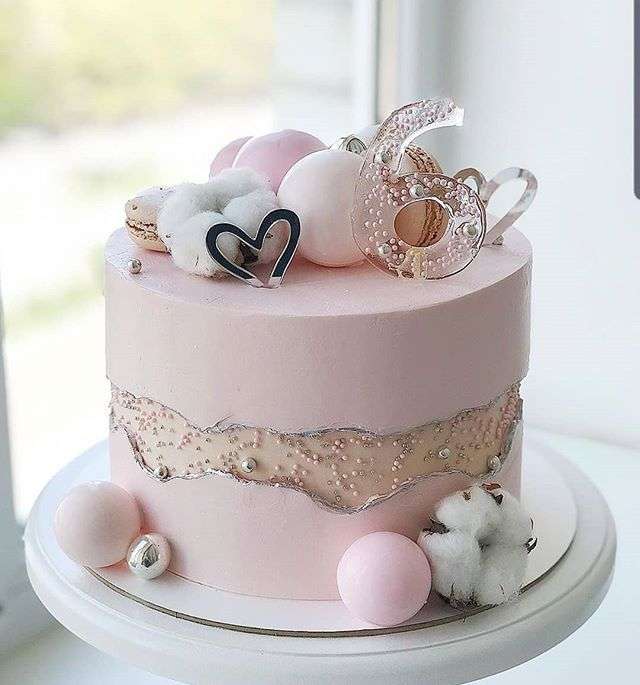Urodzinowy tort puzzle online
