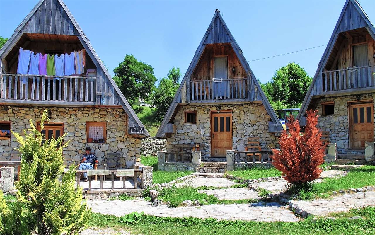 Nevidio Etno Village en Montenegro rompecabezas