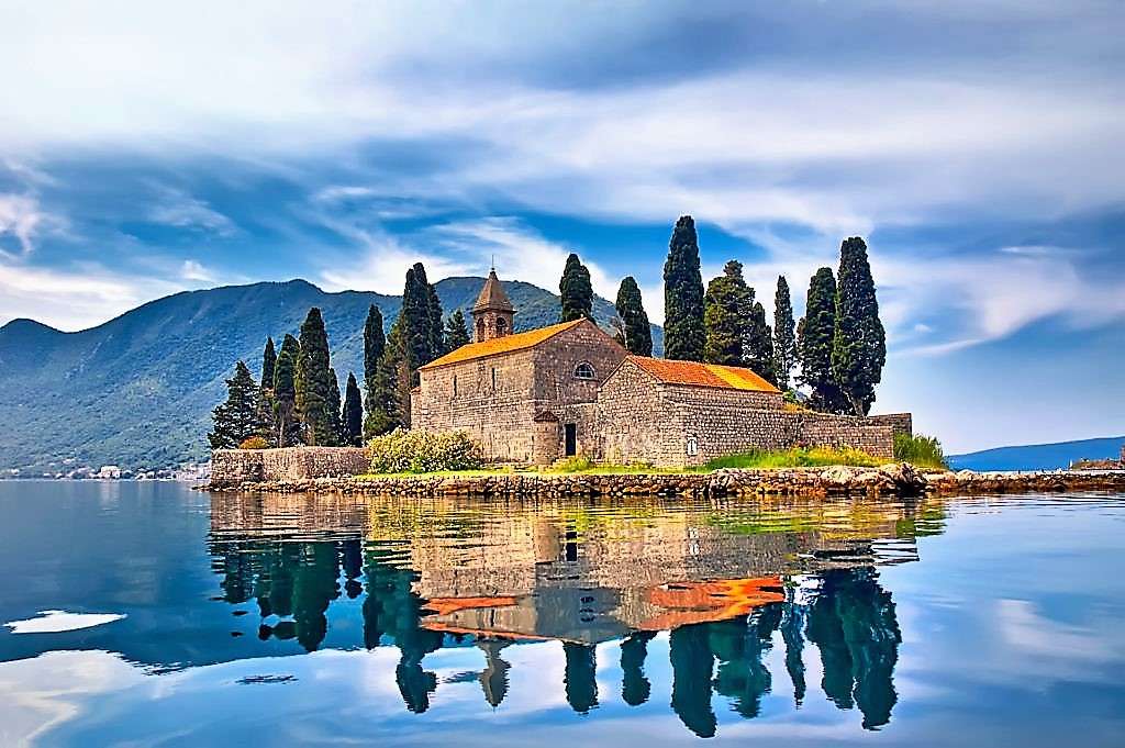 Wyspa w zatoce Kotor w Czarnogórze puzzle online