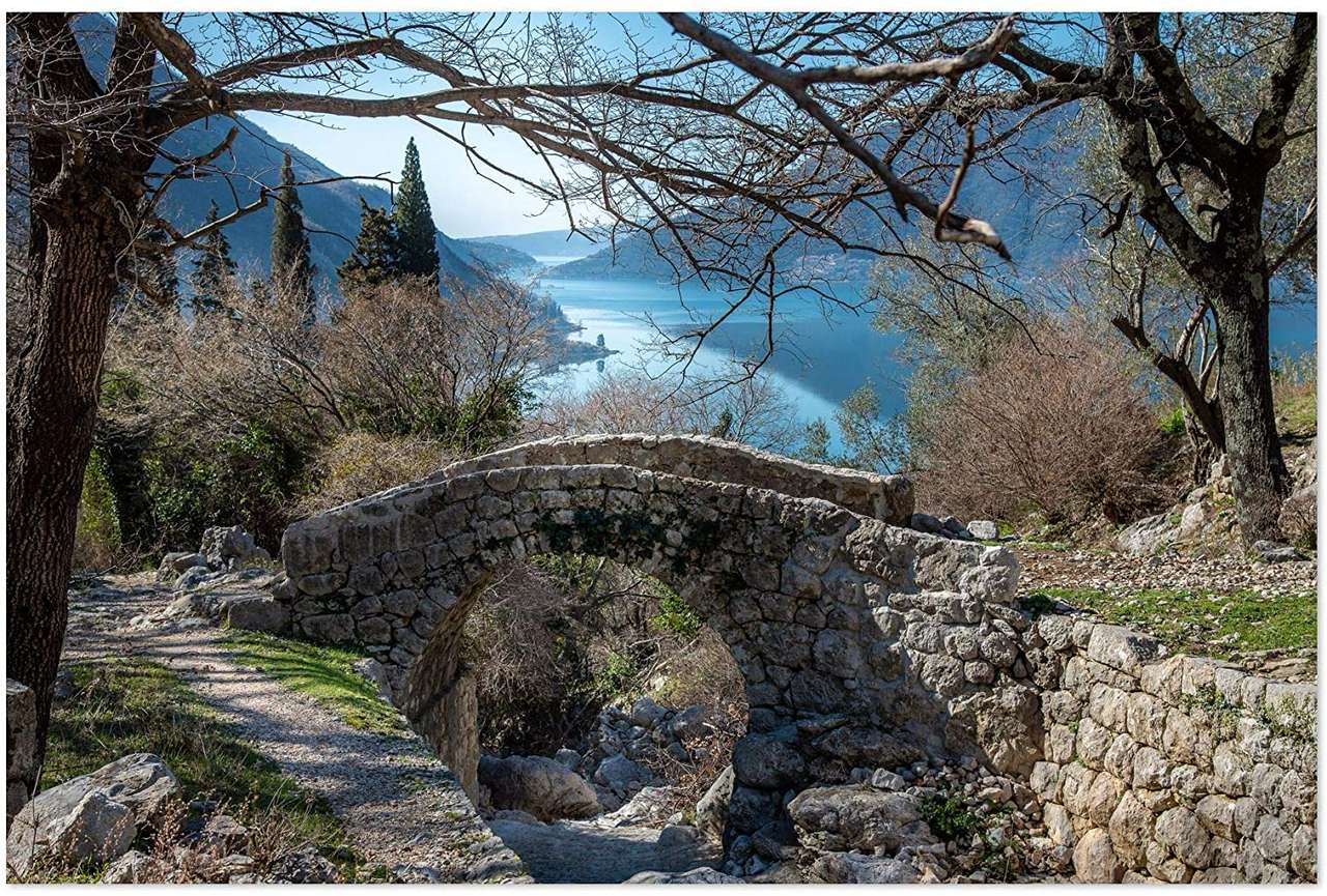 Risan w zatoce Kotor w Czarnogórze puzzle online