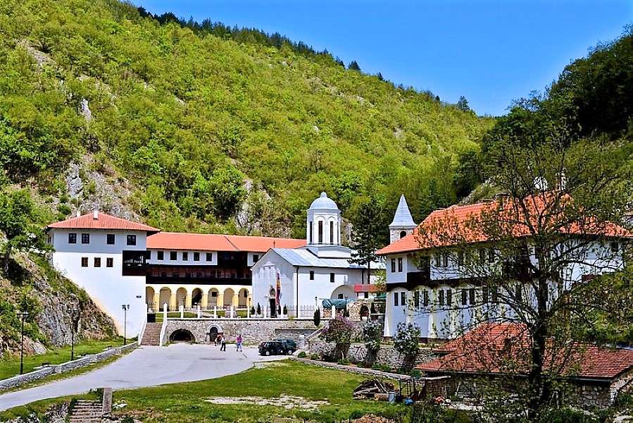 Monastery Pljevlja Hl. Trójca w Czarnogórze puzzle online