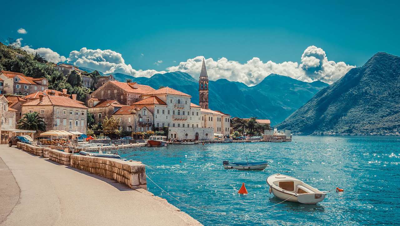 Perast City w zatoce Kotor w Czarnogórze puzzle online