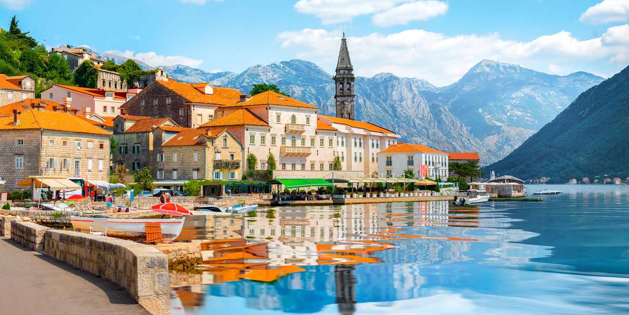 Perast City w zatoce Kotor w Czarnogórze puzzle online
