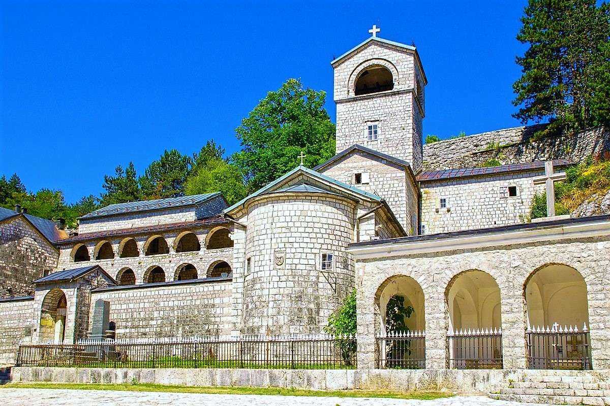 Klasztor prawosławny Cetinje w Czarnogórze puzzle online