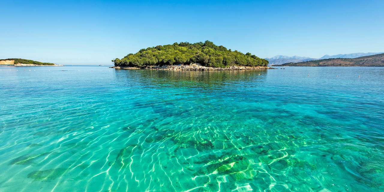 Wyspa Vlora przed wybrzeżem Albanii puzzle online