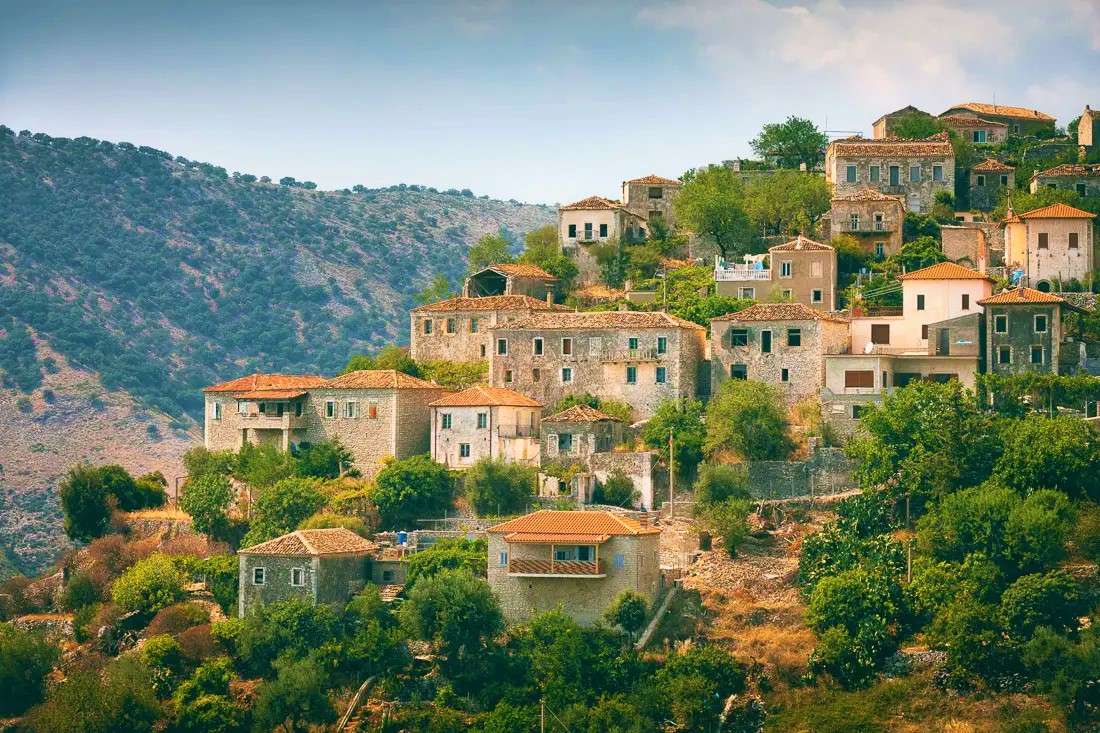 Górska wioska Qeparo w Albanii puzzle online