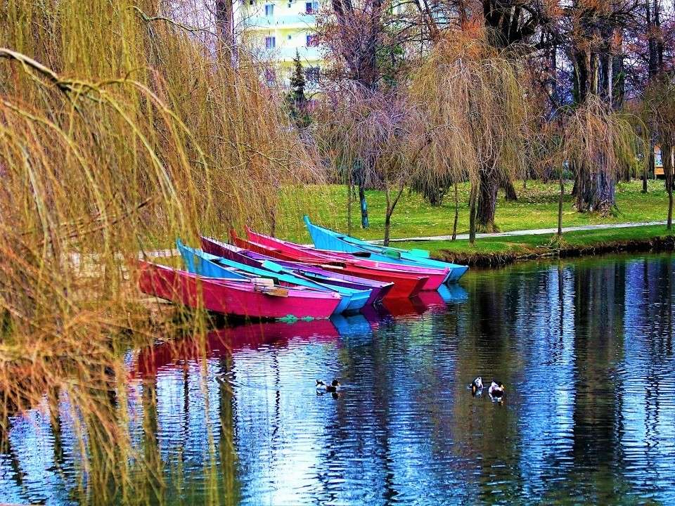 Pogradec City w Ohridsee w Albania Park puzzle online