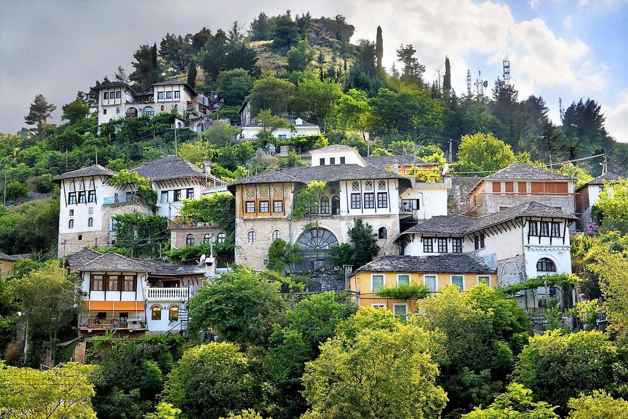 Gjirokastra w Albanii. puzzle online