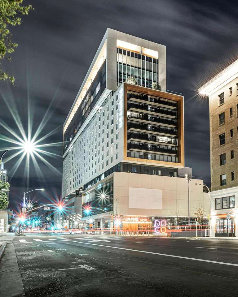 Downtown Sacramento w nocy puzzle online