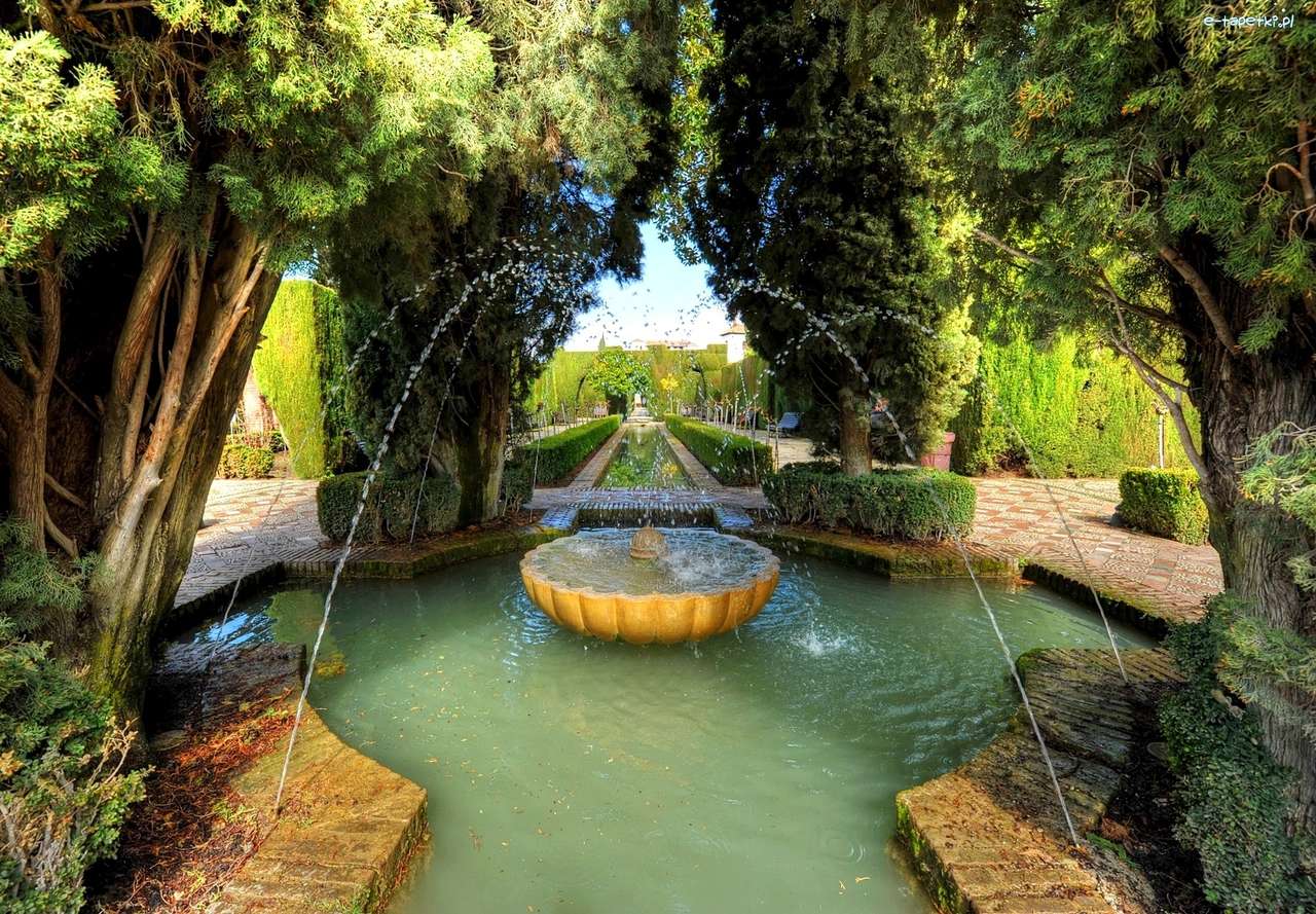Park z fontanną w Hiszpani puzzle online