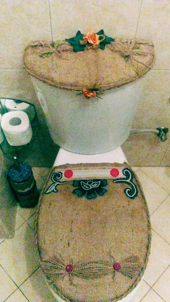 Basen toaletowy podzielony przez moje ręce puzzle online
