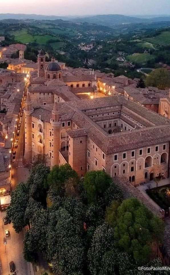Urbino w Marche Włochy puzzle online